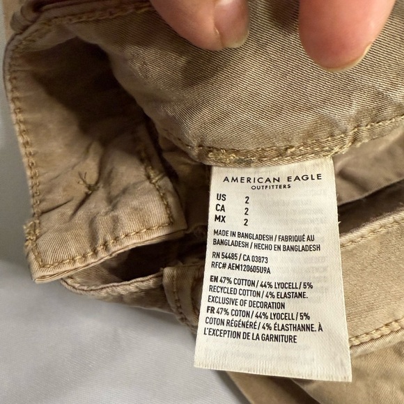 American Eagle‎ Outfitters Tan Cargo Shorts with Cuffed Legs - Picture 5 of 6
